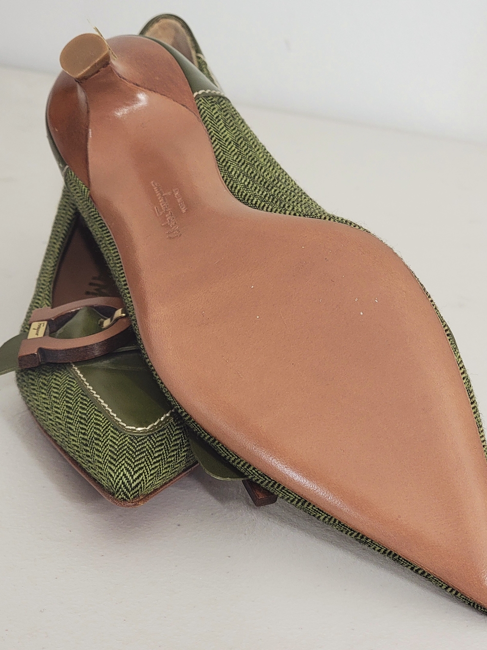 NEW Salvatore Ferragamo Herringbone Tweed Gancini Pumps Green 6.5B - Picture 7 of 13